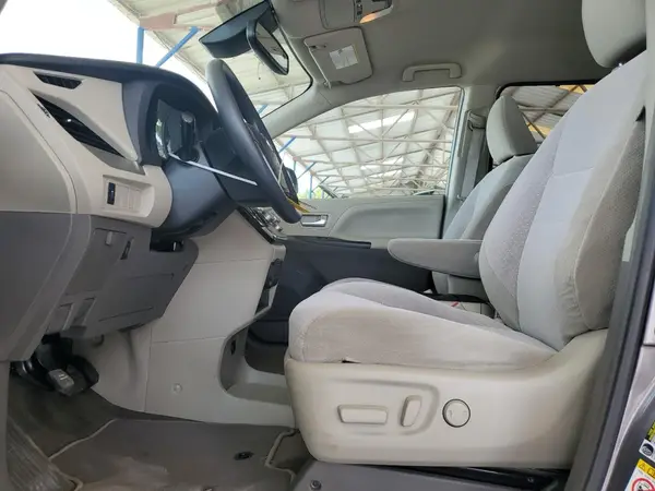 5TDKZ3DC2JS930579 2018 TOYOTA SIENNA - Image 7