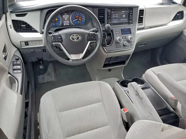 5TDKZ3DC2JS930906 2018 TOYOTA SIENNA - Image 8