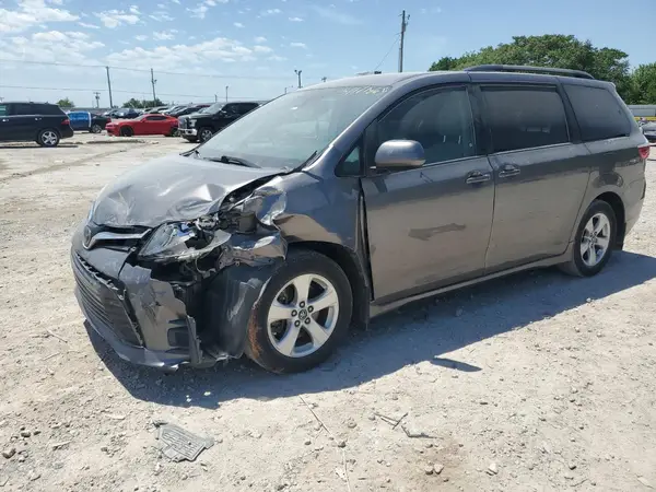 5TDKZ3DC2JS931988 2018 TOYOTA SIENNA - Image 1
