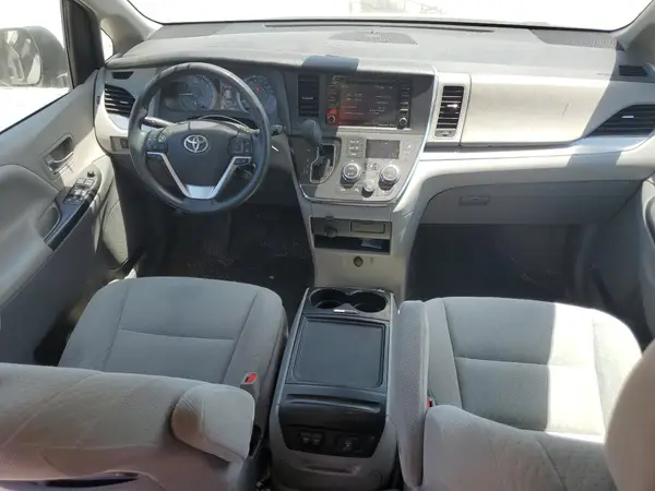 5TDKZ3DC2JS931988 2018 TOYOTA SIENNA - Image 8