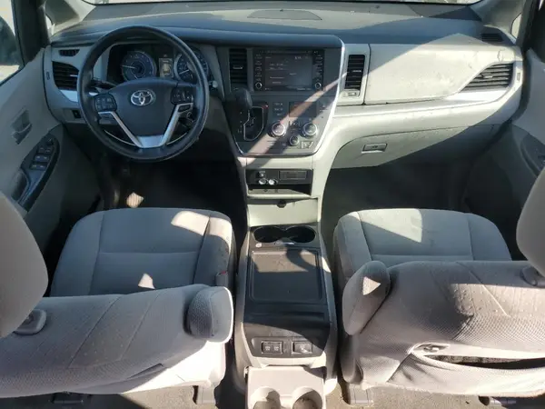 5TDKZ3DC2JS932431 2018 TOYOTA SIENNA - Image 8