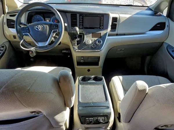 5TDKZ3DC2JS935085 2018 TOYOTA SIENNA - Image 8