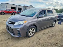 5TDKZ3DC2JS944949 2018 TOYOTA SIENNA