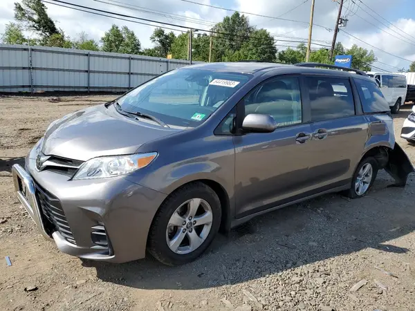 5TDKZ3DC2JS956213 2018 TOYOTA SIENNA - Image 1