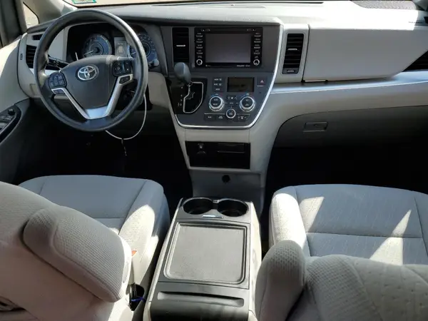 5TDKZ3DC2JS956213 2018 TOYOTA SIENNA - Image 8