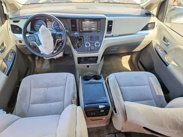 5TDKZ3DC2JS963677 2018 TOYOTA SIENNA - Image 8