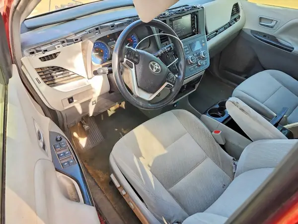 5TDKZ3DC2KS003115 2019 TOYOTA SIENNA - Image 8