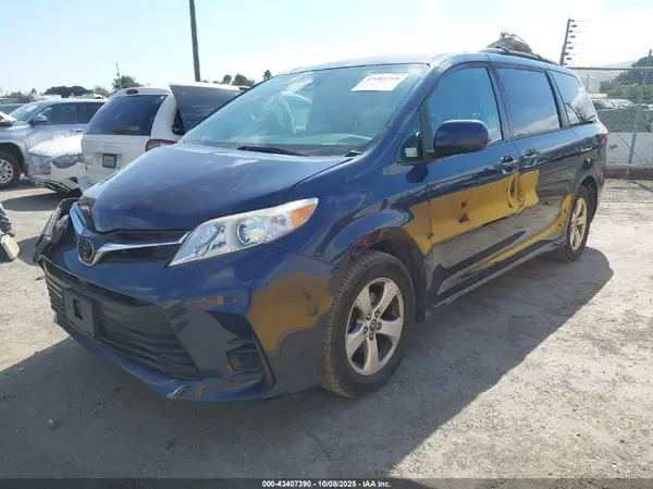 5TDKZ3DC2KS012588 2019 TOYOTA SIENNA - Image 2
