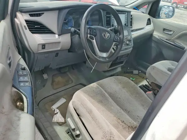 5TDKZ3DC2KS013160 2019 TOYOTA SIENNA - Image 8
