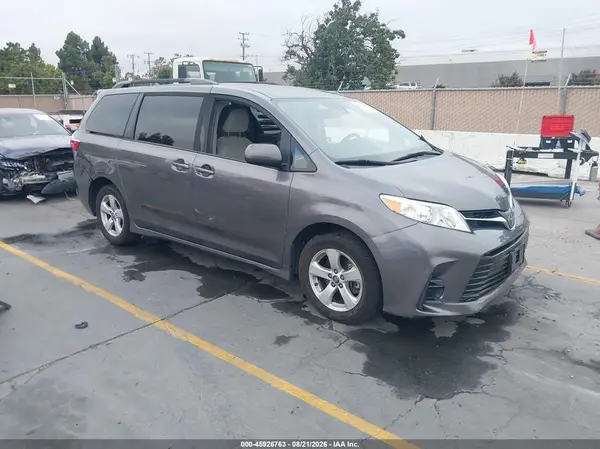 5TDKZ3DC2KS014938 2019 TOYOTA SIENNA - Image 1