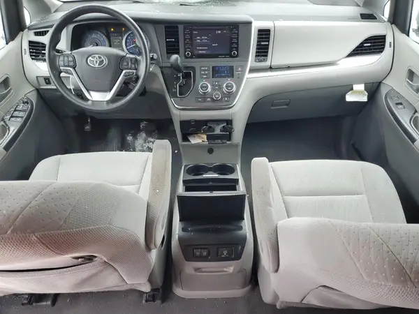 5TDKZ3DC2KS016382 2019 TOYOTA SIENNA - Image 8