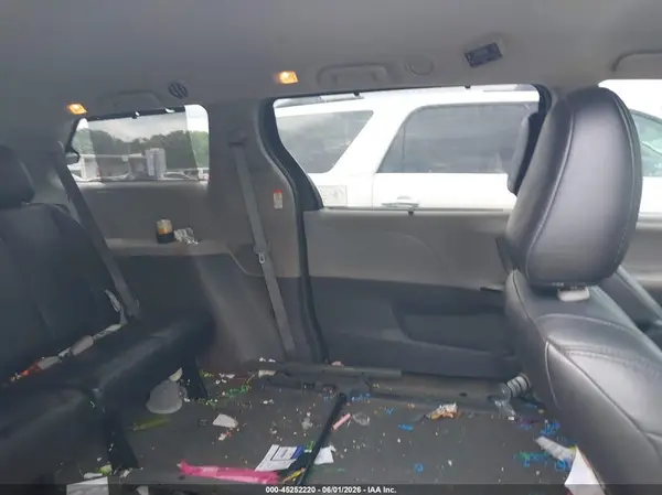 5TDKZ3DC2KS016740 2019 TOYOTA SIENNA - Image 8