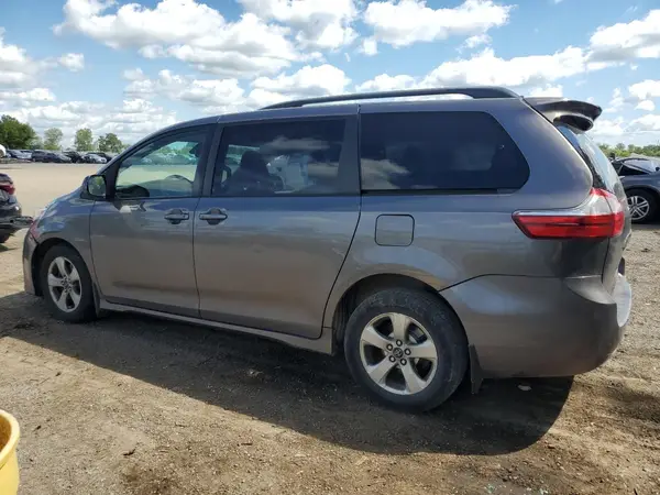 5TDKZ3DC2KS020979 2019 TOYOTA SIENNA - Image 2