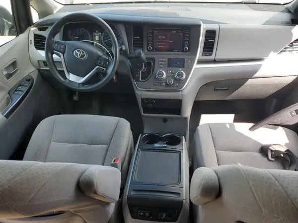 5TDKZ3DC2KS020979 2019 TOYOTA SIENNA - Image 8