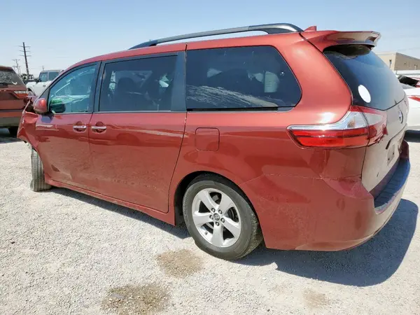 5TDKZ3DC2KS966063 2019 TOYOTA SIENNA - Image 2