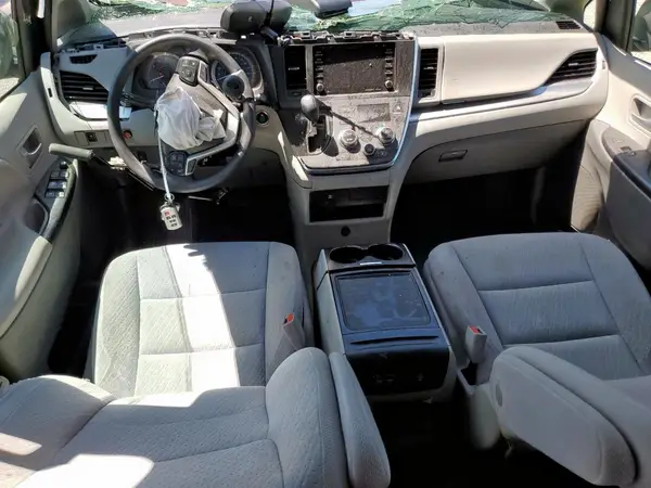 5TDKZ3DC2KS966063 2019 TOYOTA SIENNA - Image 8
