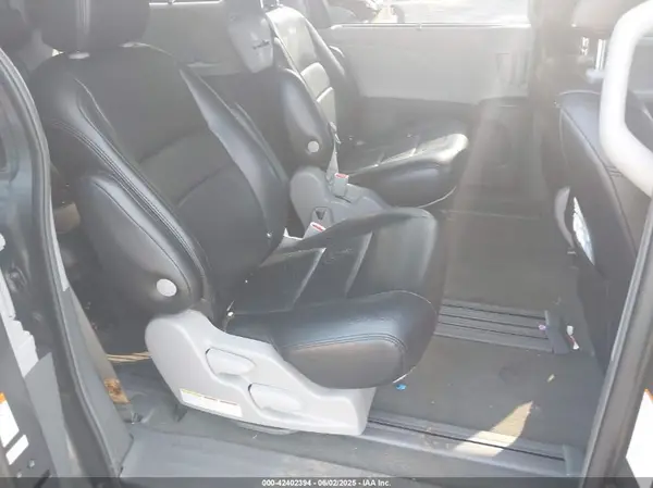 5TDKZ3DC2KS977158 2019 TOYOTA SIENNA - Image 8