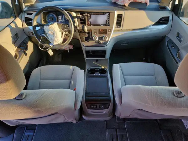 5TDKZ3DC2KS978164 2019 TOYOTA SIENNA - Image 8