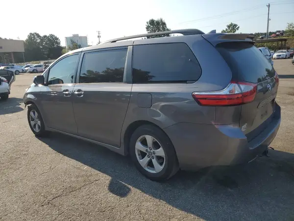 5TDKZ3DC2KS981646 2019 TOYOTA SIENNA - Image 2