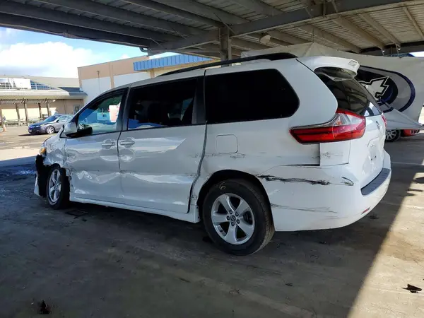5TDKZ3DC2KS983414 2019 TOYOTA SIENNA - Image 2