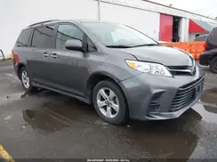 5TDKZ3DC2KS987138 2019 TOYOTA SIENNA