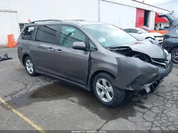 5TDKZ3DC2KS987138 2019 TOYOTA SIENNA - Image 1