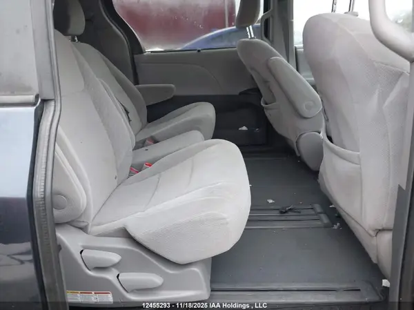 5TDKZ3DC2KS992632 2019 TOYOTA SIENNA - Image 8