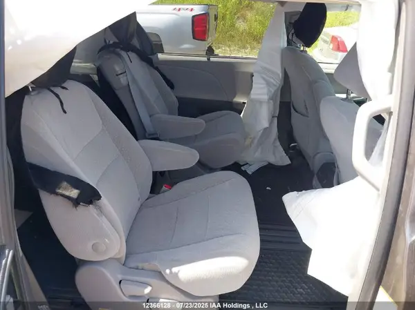 5TDKZ3DC2KS993084 2019 TOYOTA SIENNA - Image 8