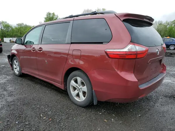 5TDKZ3DC2KS993117 2019 TOYOTA SIENNA - Image 2