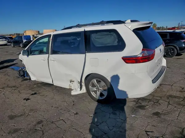 5TDKZ3DC2LS021275 2020 TOYOTA SIENNA - Image 2