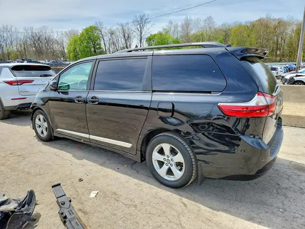 5TDKZ3DC2LS023530 2020 TOYOTA SIENNA - Image 2