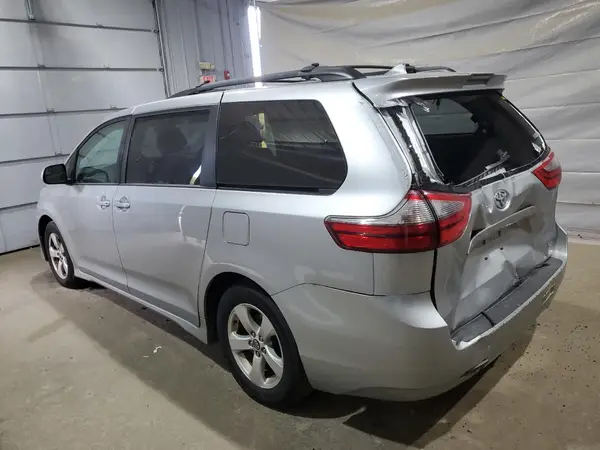 5TDKZ3DC2LS024158 2020 TOYOTA SIENNA - Image 2