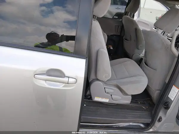 5TDKZ3DC2LS024354 2020 TOYOTA SIENNA - Image 8