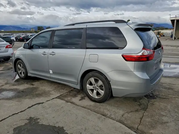 5TDKZ3DC2LS026556 2020 TOYOTA SIENNA - Image 2