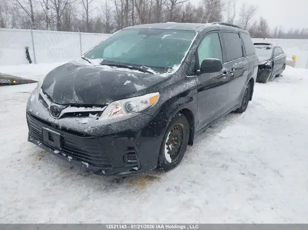 5TDKZ3DC2LS035581 2020 TOYOTA SIENNA - Image 2