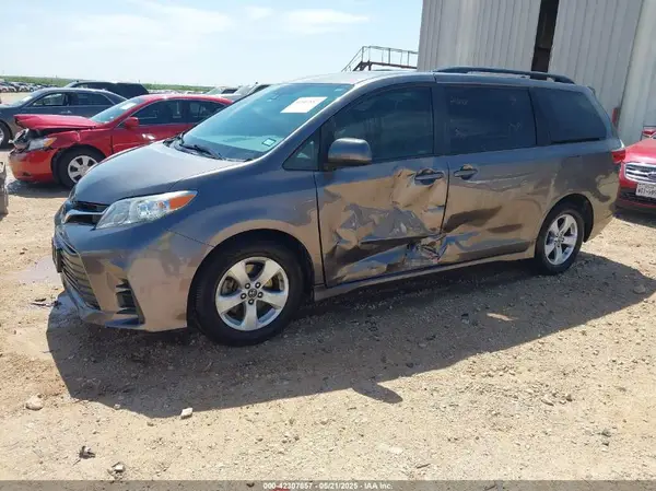 5TDKZ3DC2LS036312 2020 TOYOTA SIENNA - Image 2