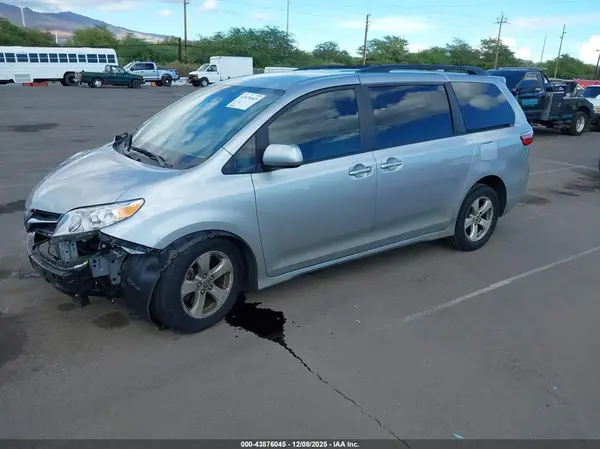 5TDKZ3DC2LS040344 2020 TOYOTA SIENNA - Image 2