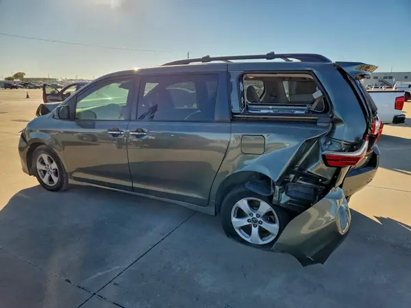 5TDKZ3DC2LS042627 2020 TOYOTA SIENNA - Image 2