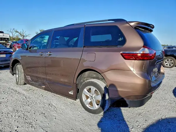 5TDKZ3DC2LS056818 2020 TOYOTA SIENNA - Image 2