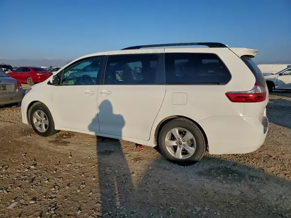 5TDKZ3DC2LS065065 2020 TOYOTA SIENNA - Image 2