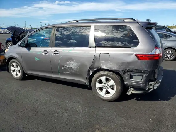 5TDKZ3DC2LS065602 2020 TOYOTA SIENNA - Image 2