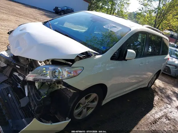 5TDKZ3DC2LS068953 2020 TOYOTA SIENNA - Image 2