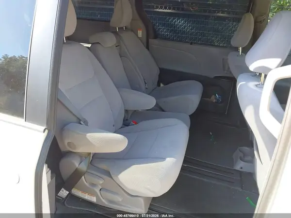 5TDKZ3DC2LS068953 2020 TOYOTA SIENNA - Image 8