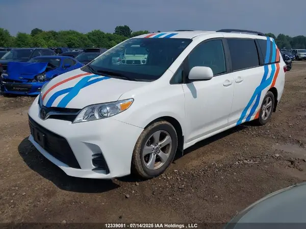 5TDKZ3DC2LS081489 2020 TOYOTA SIENNA - Image 2