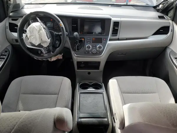 5TDKZ3DC3HS767855 2017 TOYOTA SIENNA - Image 8