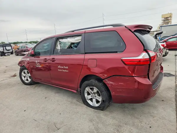 5TDKZ3DC3HS769041 2017 TOYOTA SIENNA - Image 2