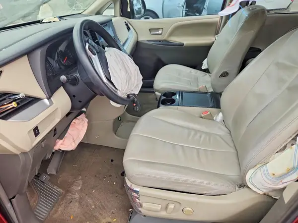 5TDKZ3DC3HS769041 2017 TOYOTA SIENNA - Image 8