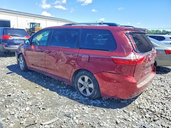 5TDKZ3DC3HS772408 2017 TOYOTA SIENNA - Image 2