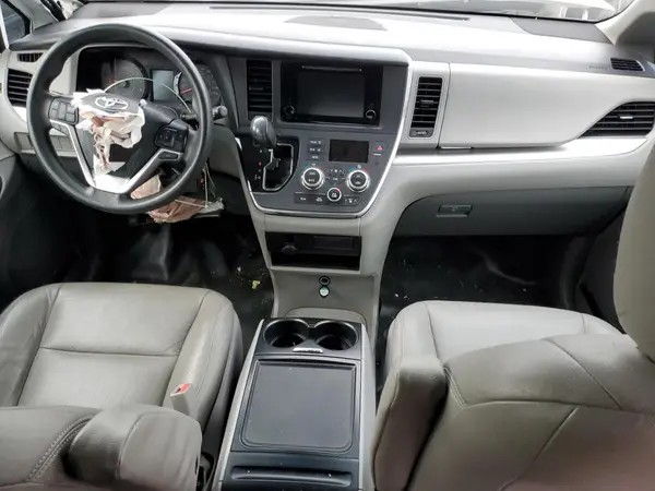 5TDKZ3DC3HS774739 2017 TOYOTA SIENNA - Image 8