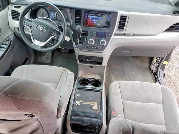 5TDKZ3DC3HS781562 2017 TOYOTA SIENNA - Image 8